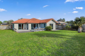 Sol Escape - Papamoa Beach Holiday Home